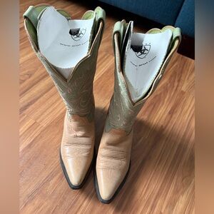 Ariat Heritage Women’s R Toe Mid Calf Western Cowgirl Boot Mint/Tan Size 8.5